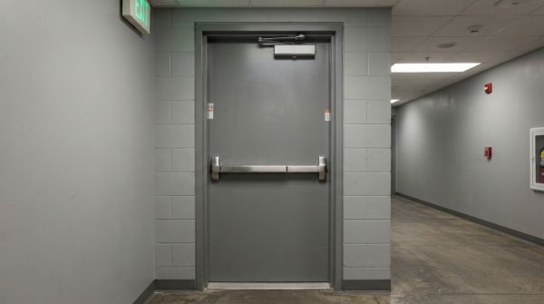 Les avantages essentiels d'une porte coupe-feu pour vos espaces